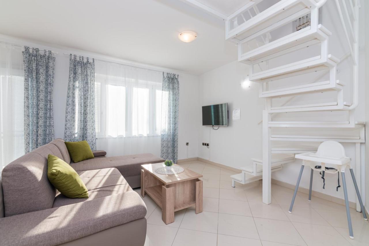 Apartment Mimoza 5, Baska, Krk エクステリア 写真