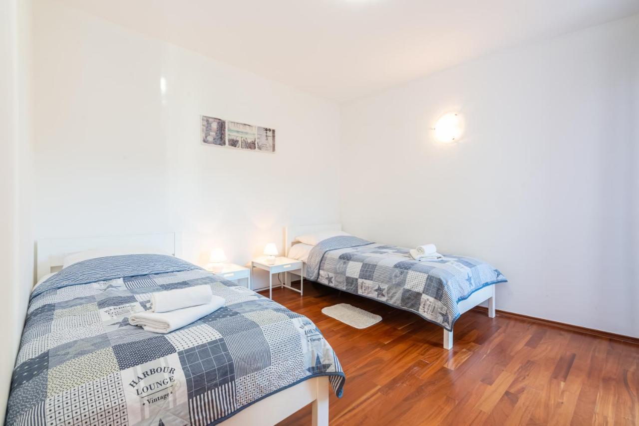 Apartment Mimoza 5, Baska, Krk エクステリア 写真