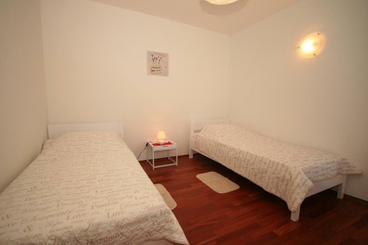 Apartment Mimoza 5, Baska, Krk エクステリア 写真